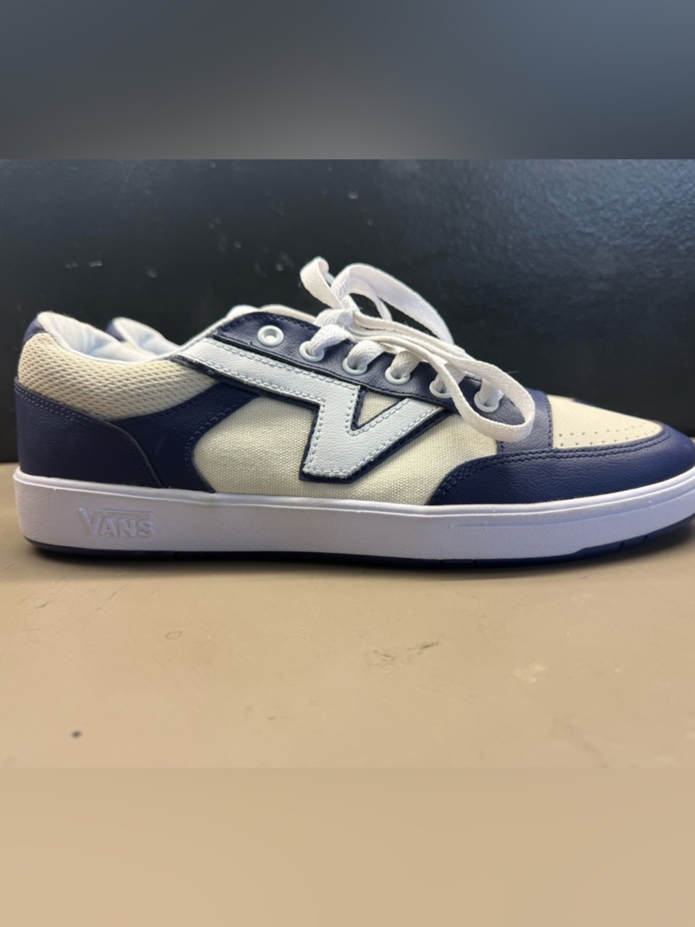 New w/o Box Men’s Vans Lowland CC Navy Blue Leather White Canvas Size Men 11